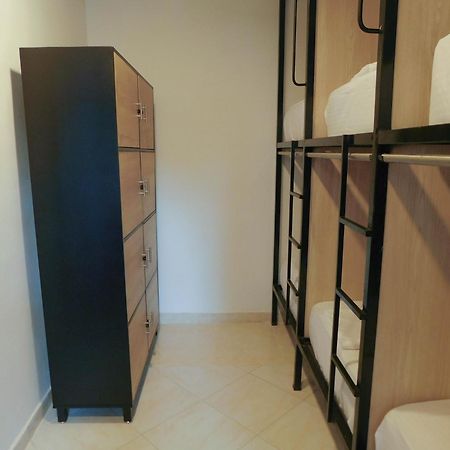 La Familia Hostel - Manila Медельин Экстерьер фото