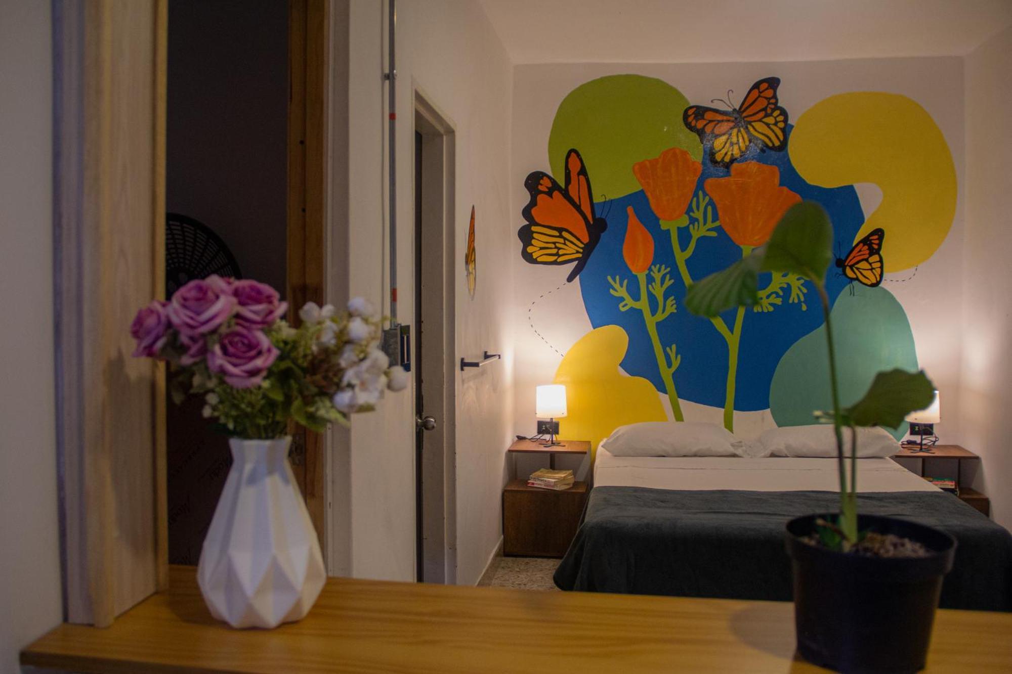 La Familia Hostel - Manila Медельин Экстерьер фото