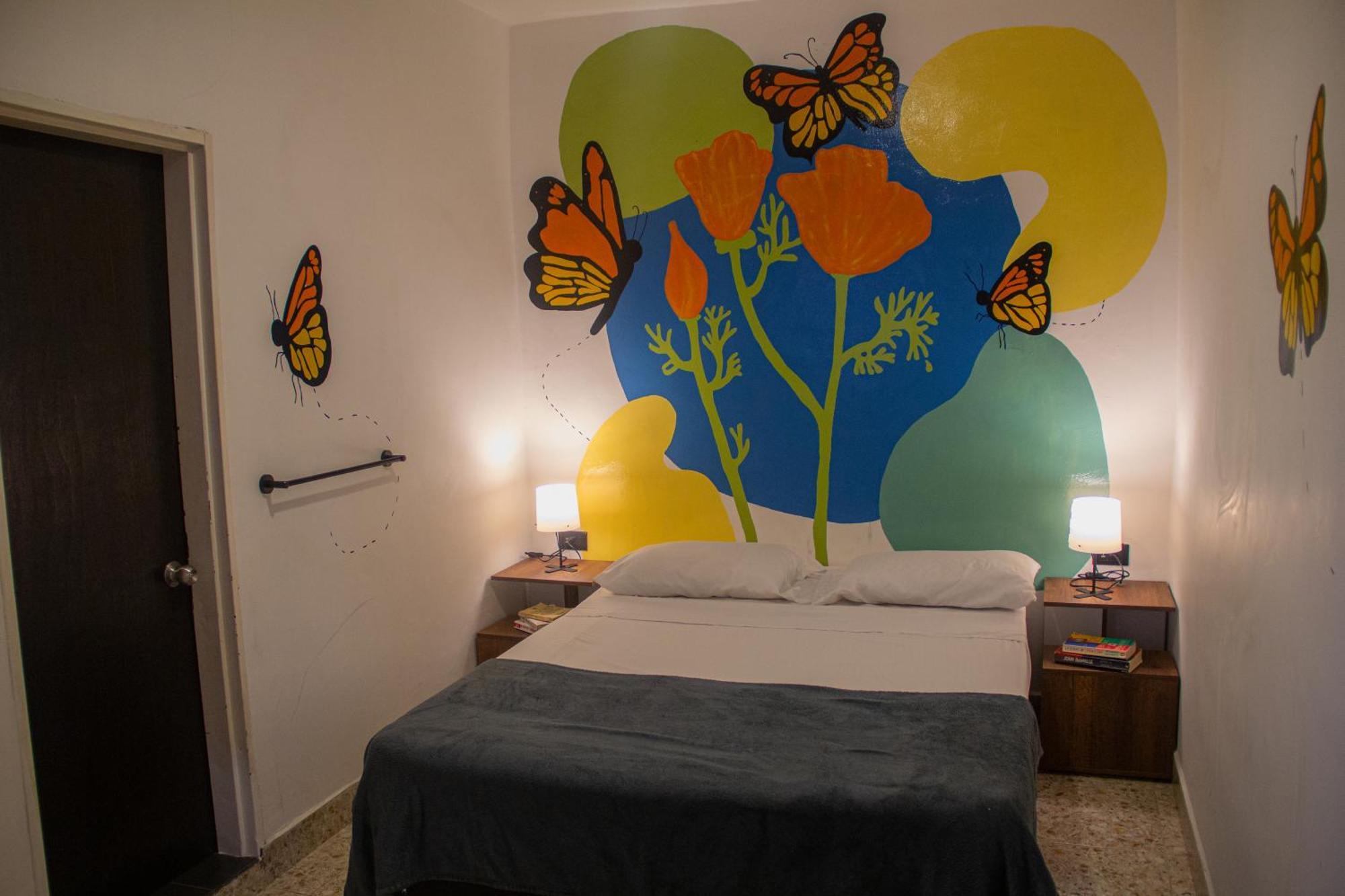 La Familia Hostel - Manila Медельин Экстерьер фото