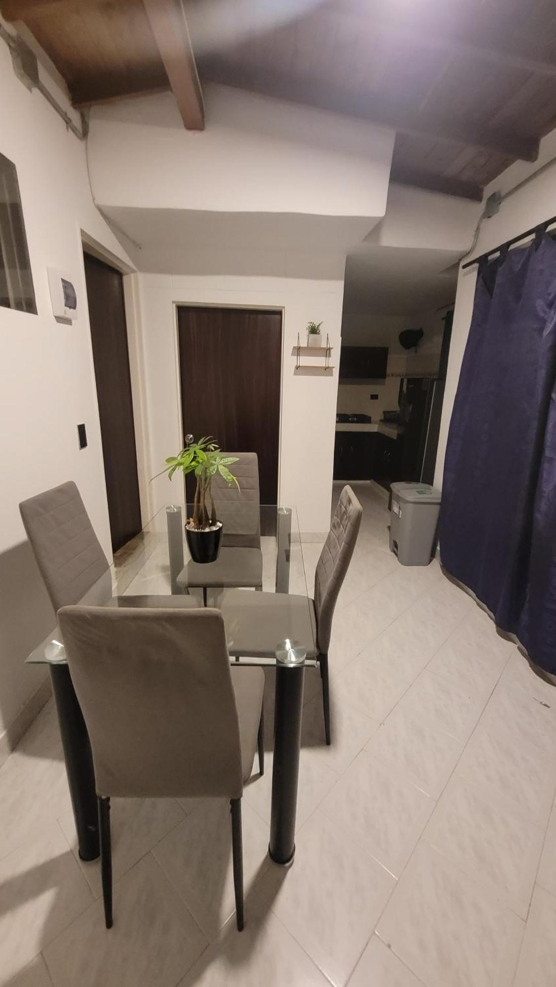 La Familia Hostel - Manila Медельин Экстерьер фото