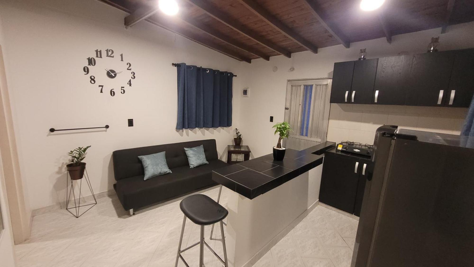 La Familia Hostel - Manila Медельин Экстерьер фото