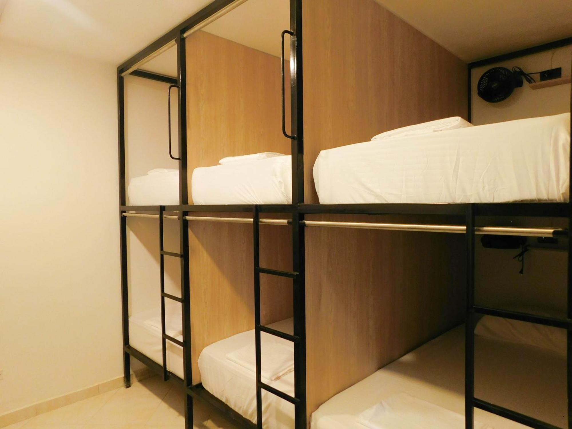 La Familia Hostel - Manila Медельин Экстерьер фото