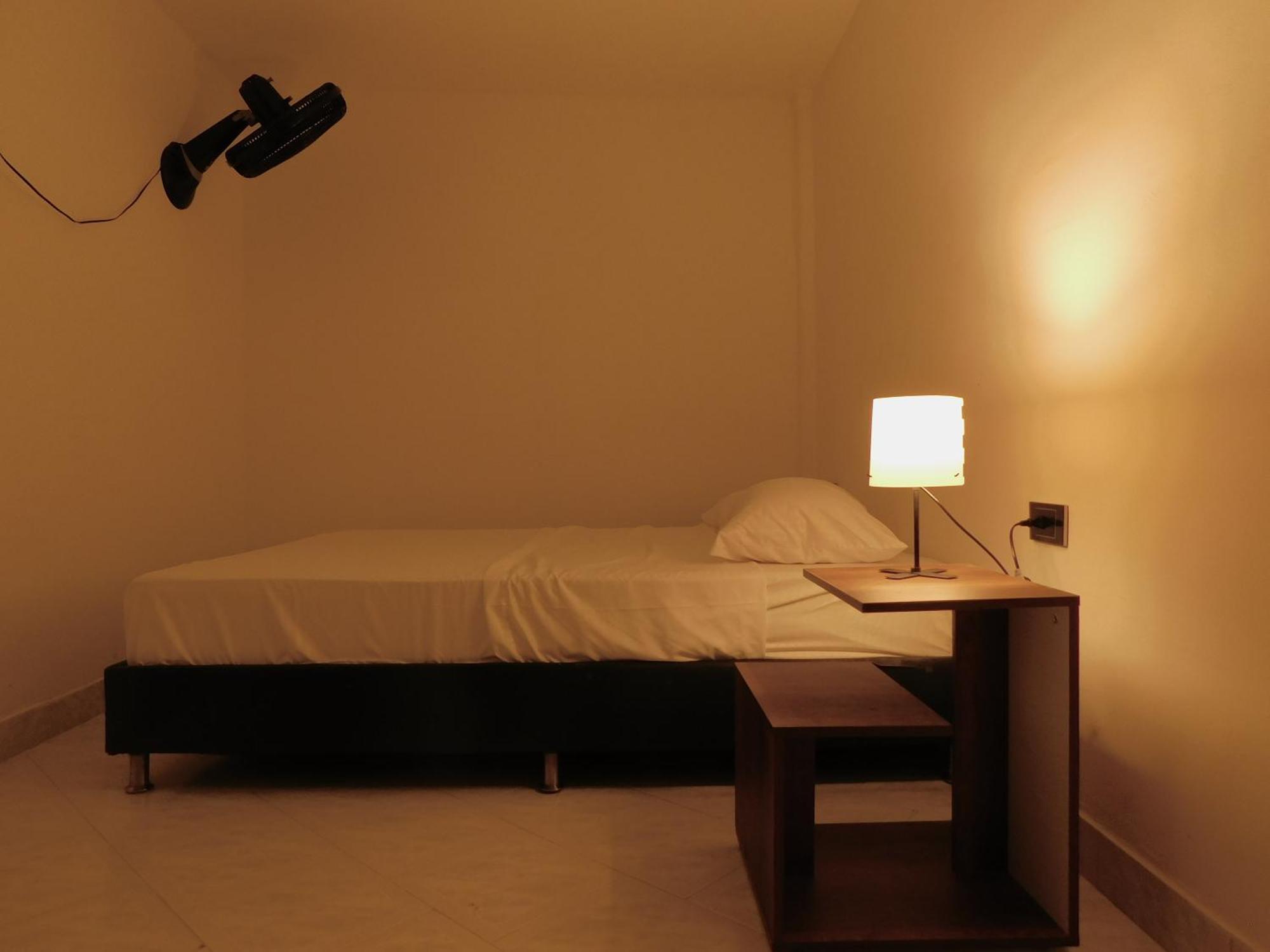 La Familia Hostel - Manila Медельин Экстерьер фото