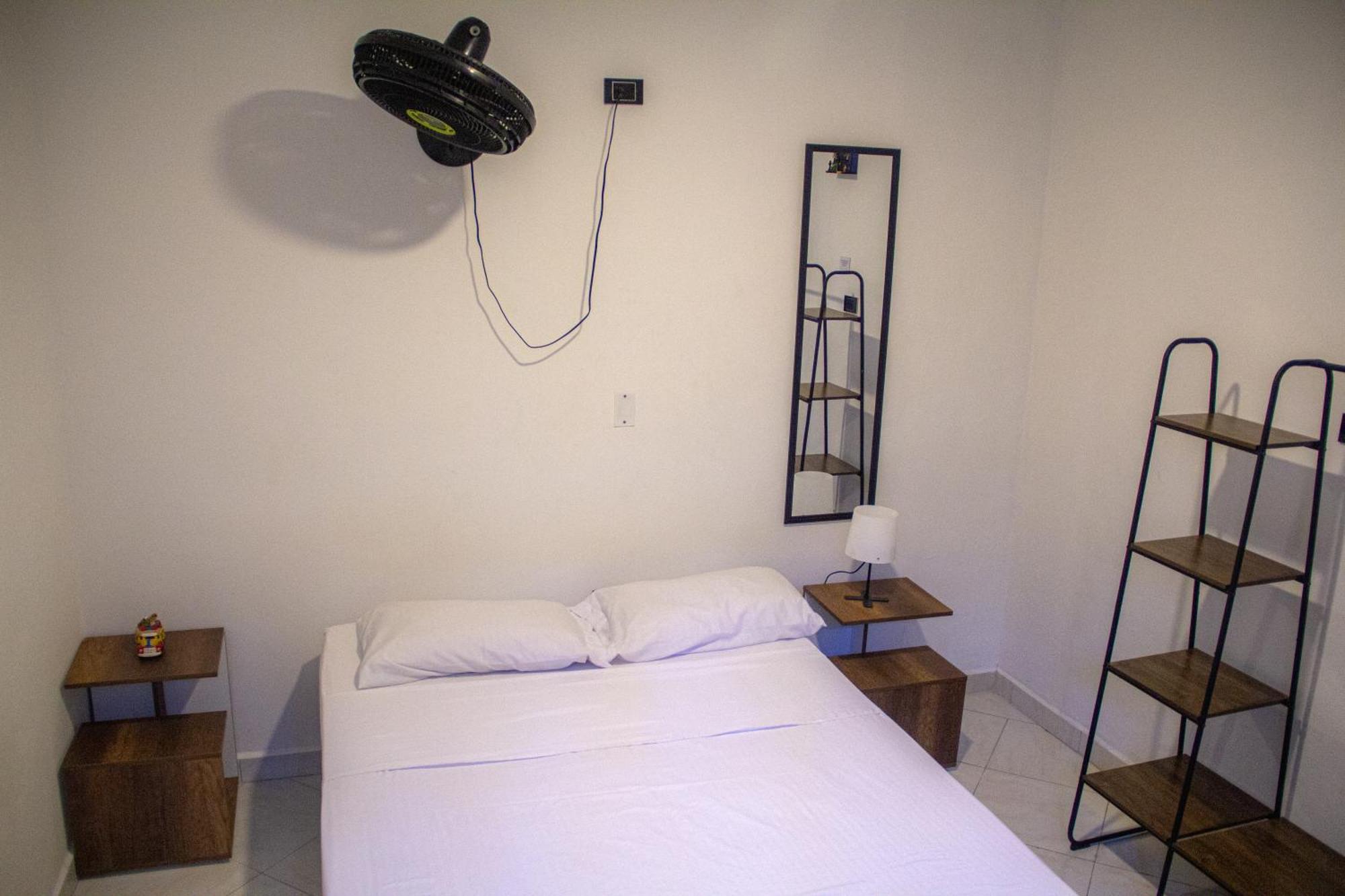 La Familia Hostel - Manila Медельин Экстерьер фото