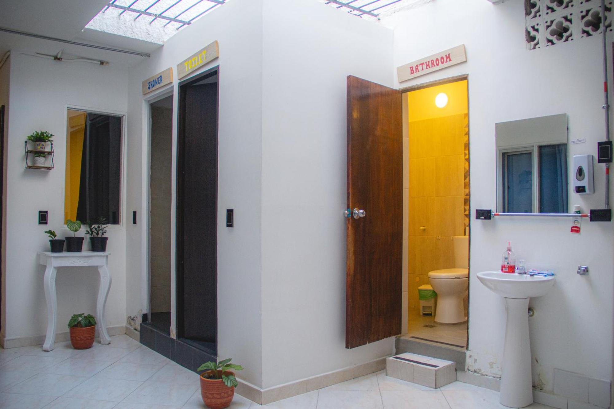 La Familia Hostel - Manila Медельин Экстерьер фото